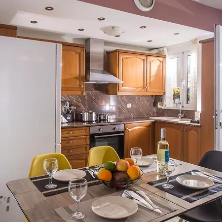 Ergina Home, Cozy 2 Bedroom Апартаменти