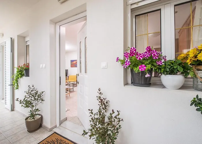 Ergina Home, Cozy 2 Bedroom Apartamento